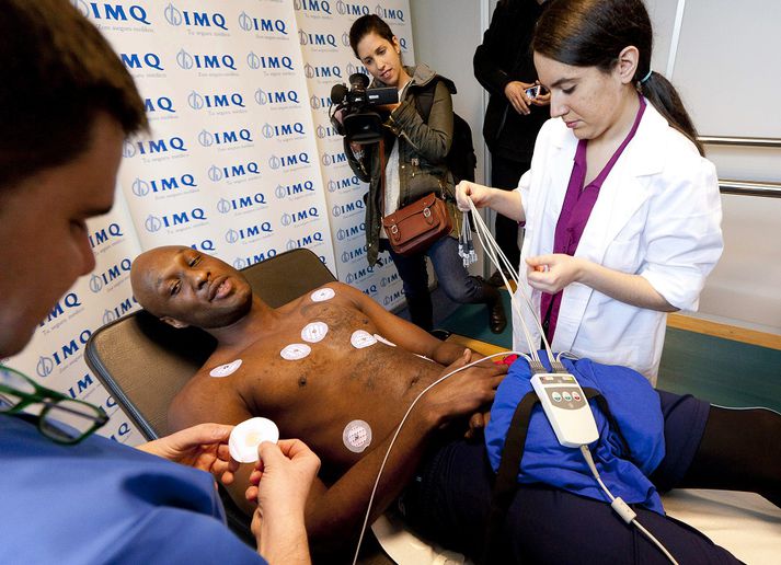 Lamar Odom við læknisskoðun áður en hann gekk til liðs við spænska liðið Laboral Kutxa í fyrra.