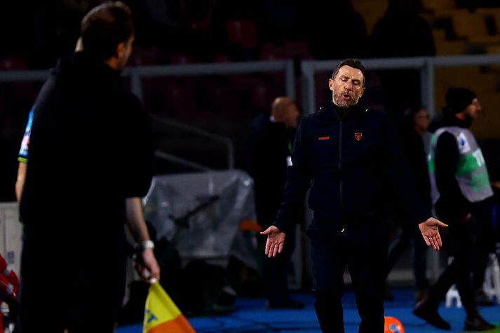 Di Francesco fór upp í stúku þegar fyrri hálfleikur var rúmlega hálfnaður.