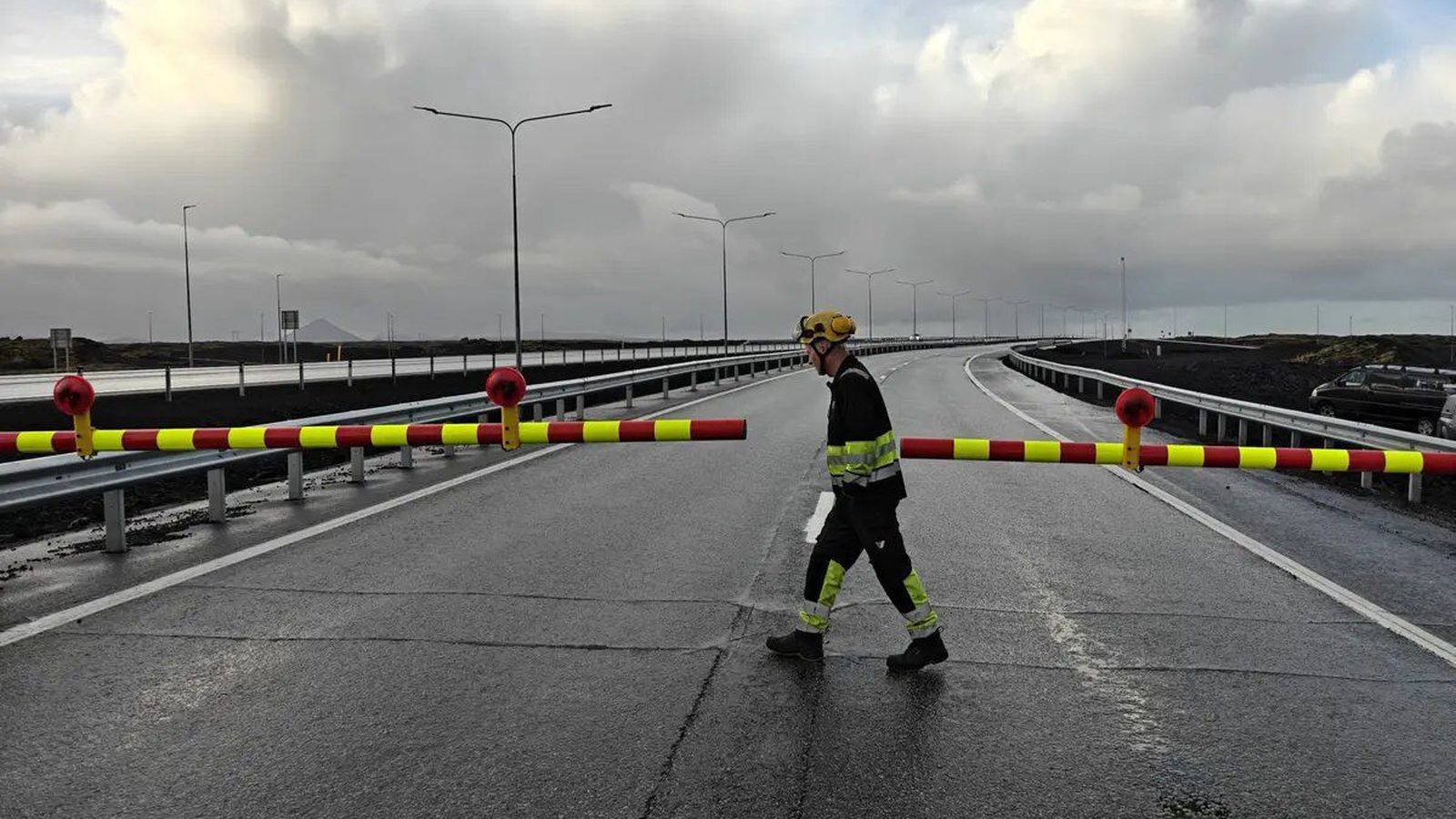 Geta nú lokað Reykja­nes­brautinni með fjar­stýringu