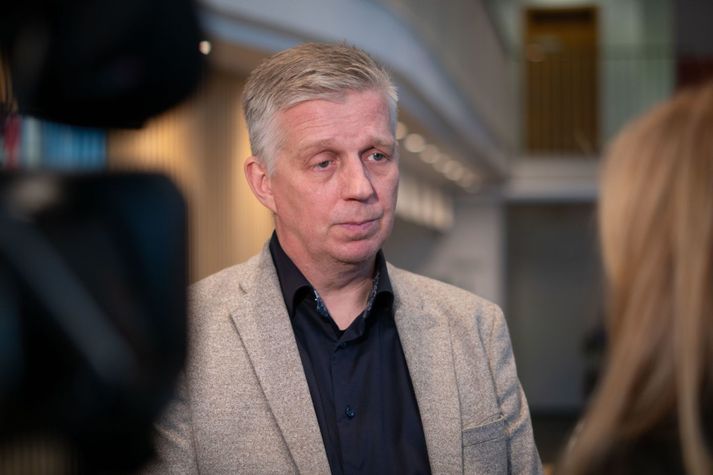 Víðir segist vonast til þess að vinnuveitendur sýni því skilning ef fólk með kunnáttu og þekkingu sé kallað frá vinnu og í björgunarsveit til að sinna verkefnum tengdum atburðarásinni í Grindavík. 