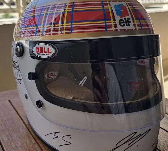 Skammstöfun Michaels Schumacher má sjá niðri til vinstri á hjálminum.