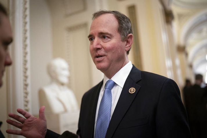 Donald Trump sakaði Adam Schiff ítrekað um að leka upplýsingum sig. Dómsmálaráðuneyti Trump fékk upplýsingar úr fjarskiptatækjum Schiff og að minnsta kosti ellefu annarra sem tengdust leyniþjónustunefnd fulltrúadeildarinnar í tengslum við rannsókn á upplýsingaleka.