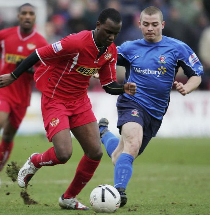 Tandy (til hægri) í baráttunni í utandeildinni. Hann hefur tvívegis reynt að taka eigið líf.