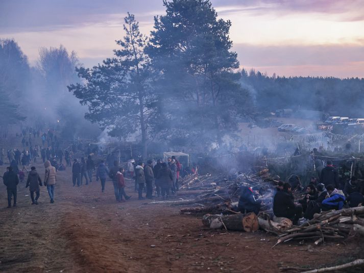 Þúsundir flóttamanna hafa safnast saman á landamærum Póllands og Hvíta-Rússlands.