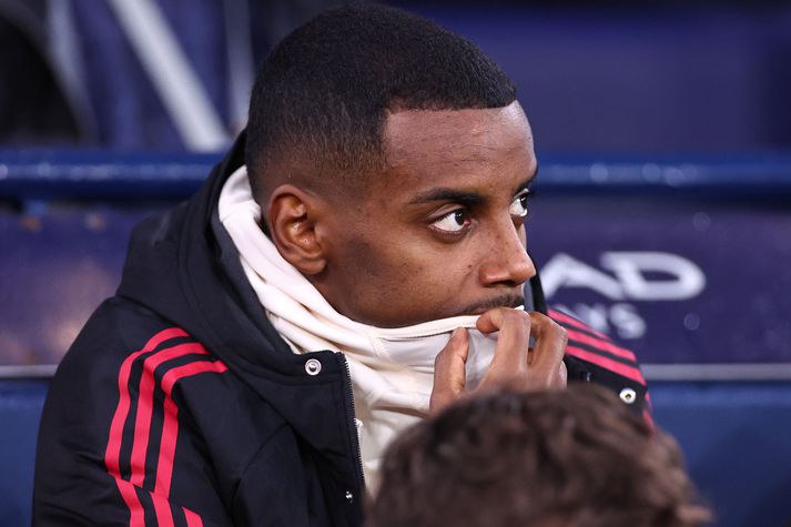 Alexander Isak sat allan tímann á varmannabekk Liverpool í tapleiknum á móti Manchester City um síðustu helgi.