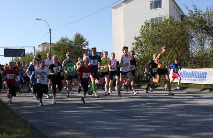 Kári var fyrstur strax frá upphafi. Myndin er af ræsingu hlaupsins.