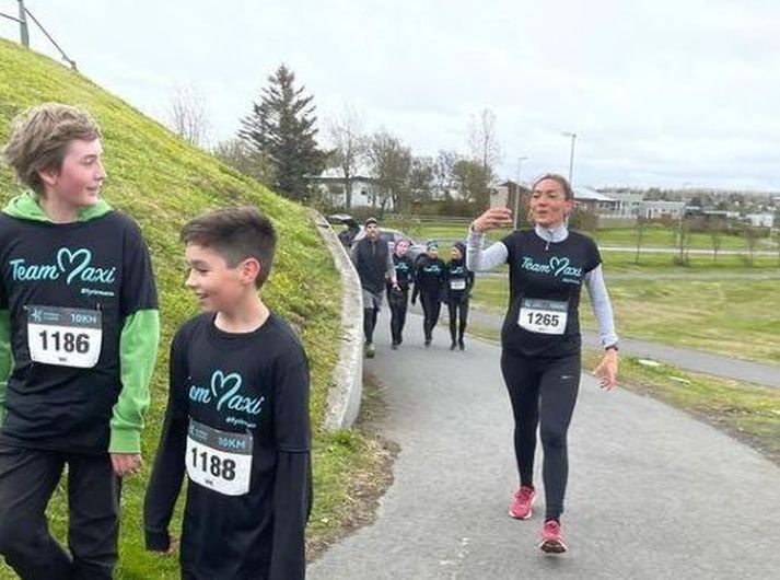 Bekkjarfélgar Maxa, foreldrar og kennarar komu saman á laugardag til að minnast hans.