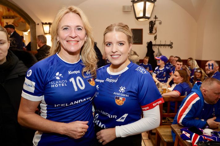 Þorgerður Katrín Gunnarsdóttir og Áslaug Arna Sigurbjörnsdóttir eru báðar mættar til München.