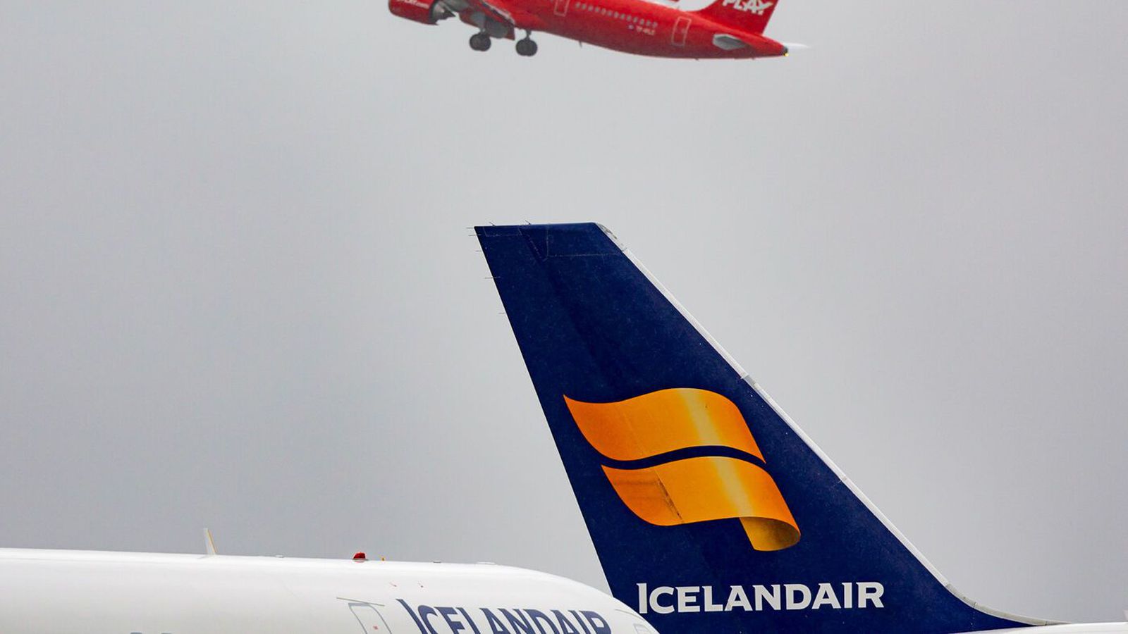 Icelandair ræðir um kaup á dreggjum Play