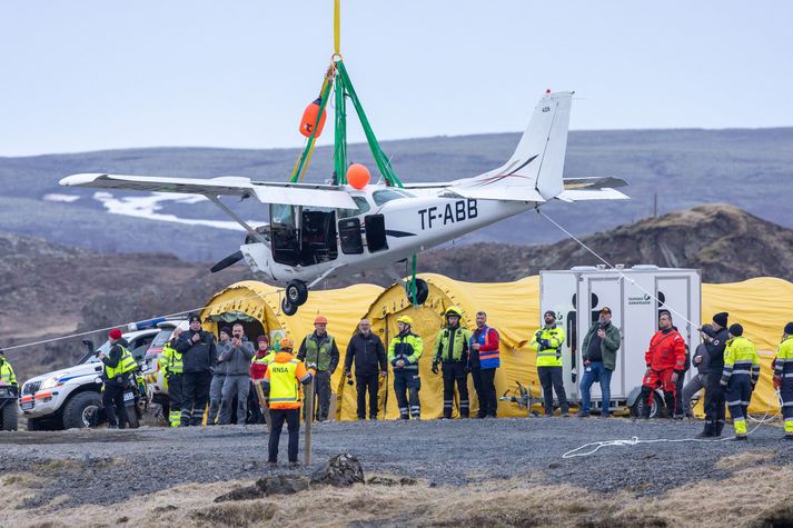 Flugslysið átti sér stað í febrúar en ekki reyndist mögulegt að sækja vélina fyrr en í apríl.