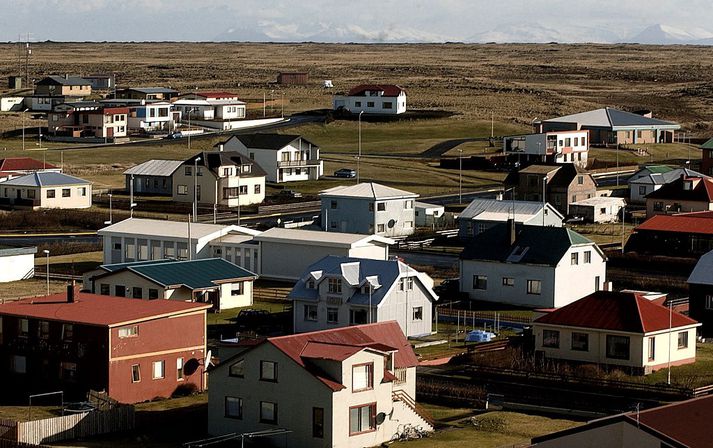 Bæjarstjórnin samþykkti tillöguna með fyrirvara.
