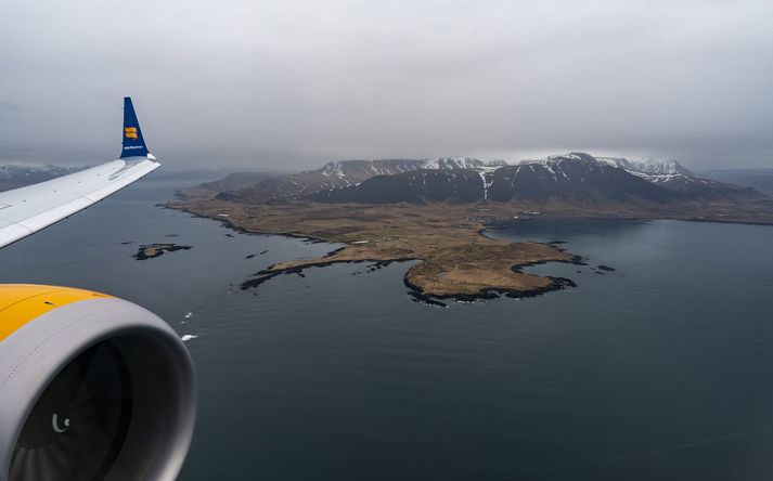 Um var að ræða flug Icelandair frá Berlín til Íslands og Íslands til Toronto. Um 300 manns voru í þessum vélum en samkvæmt upplýsingum frá Icelandair voru nokkrir tugir Íslendinga í þessum vélum.