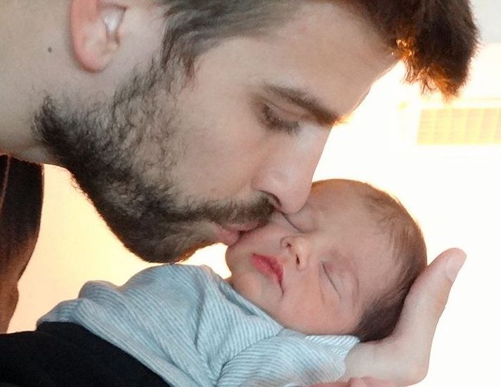 Þegar hafa milljónir dollara verið gefnar til UNICEF í nafni Milans Piqué Mebarak, nýfædds sonar Shakiru og Gerards Piqué. Þessi mynd var sett á síðu UNICEF í tengslum við söfnunina, en hún er sú fyrsta og eina sem birst hefur af honum hingað til.