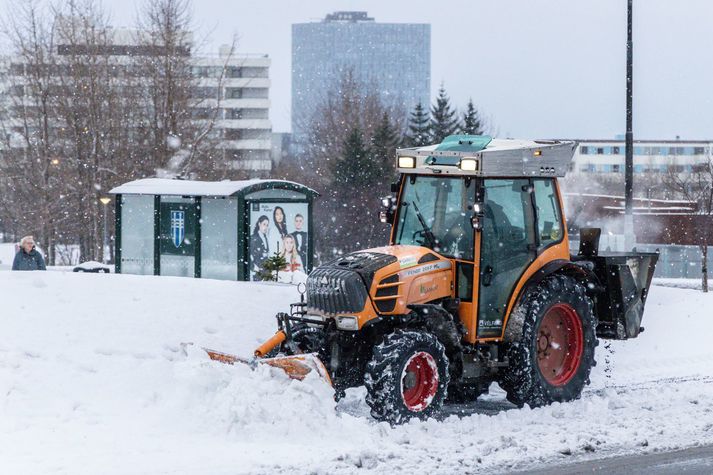 Snjómokstur á Suðurlandsbraut síðasta vetur. 