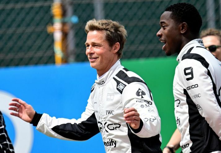 Brad Pitt og Damson Idris meðleikari hans á tökustað í fyrra.