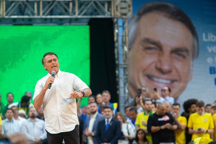 Bolsonaro á kosningafundi á sunnudag.