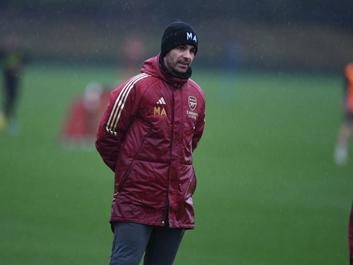 Arteta á æfingasvæði Arsenal.