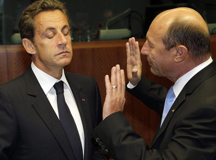 Nicolas Sarkozy frá Frakklandi og Traian Barescu frá Rúmeníu. fréttablaðið/AP