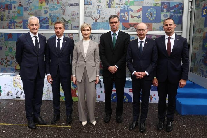 Kristrún Frostadóttir forsætisráðherra ásamt öðrum leiðtogum sem undirrituðu yfirlýsinguna. Á myndina vantar forsætisráðherra Írlands sem komst ekki til Tirana. 