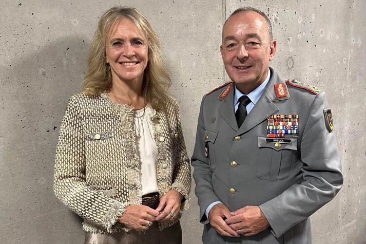 Þorgerður Katrín Gunnarsdóttir utanríkisráðherra og Carsten Breuer, yfirherforingi þýska hersins.
