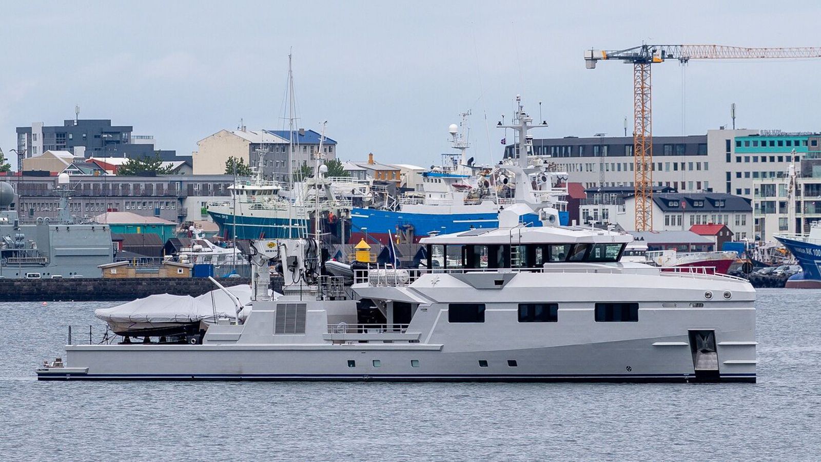 Ó­venju­leg fley undan ströndum Reykja­víkur