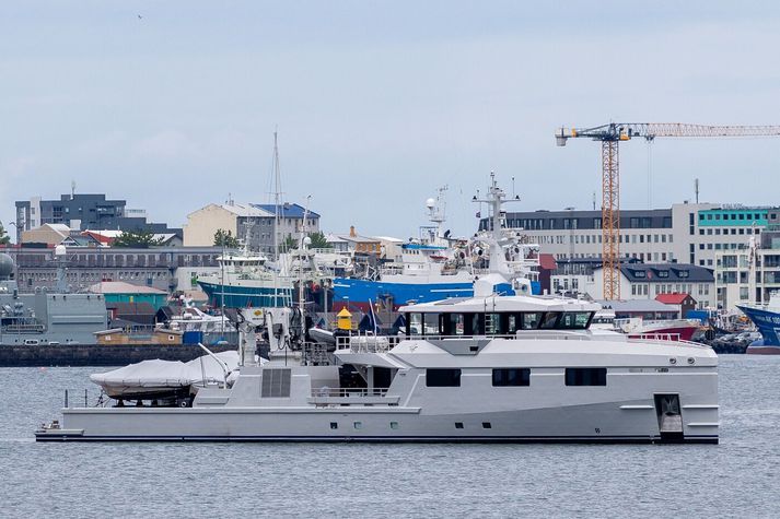 Snekkjan Emotional fyrir utan Reykjavíkurhöfn í morgun.