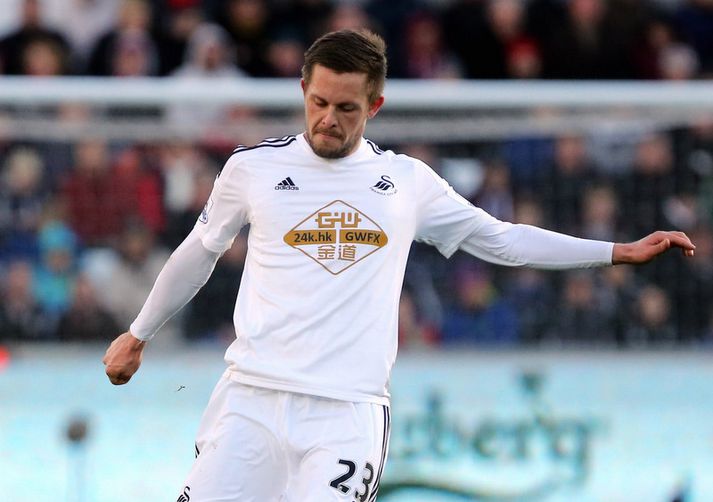 Gylfi Þór í leik með Swansea.
