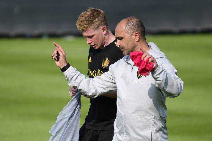 Roberto Martínez verður með Kevin De Bruyne til taks gegn Íslandi annað kvöld.