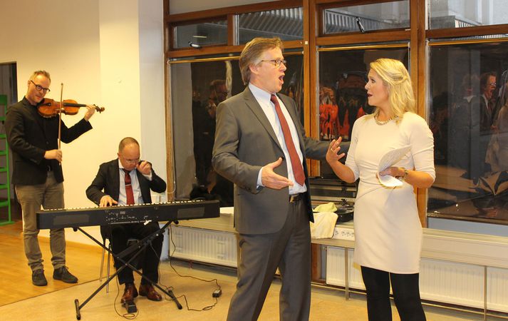Júlíus Vífill og Gréta Hergils taka ítalska lagið Con te partiró ásamt Jónasi Þórir og Matthíasi Stefánssyni.