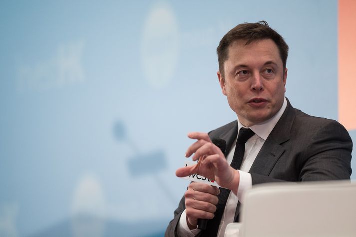 Musk þóttist ekki þekkja Facebook þegar hann svaraði stofnanda Whatsapp á Twitter.