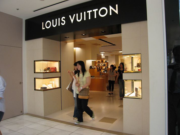 Hátískumerkið Louis Vuitton hefur verslanir víða um heim.