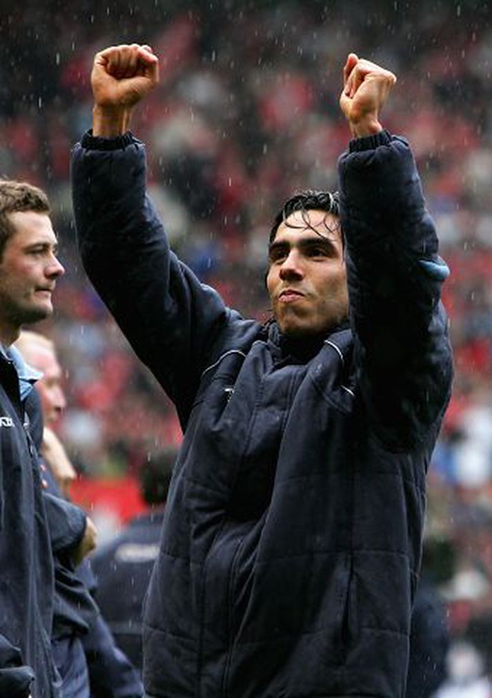 frábær Carlos Tevez átti mikinn þátt í björgunarafreki West Ham.