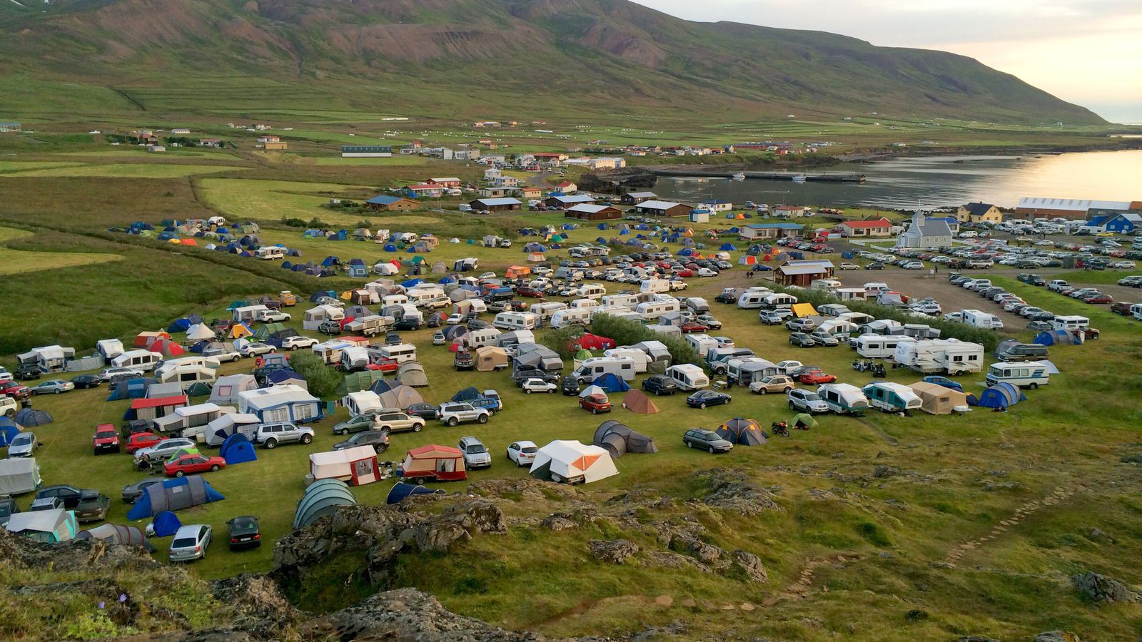 Hvass­viðri hefur sett strik í reikninginn á Bræðslunni
