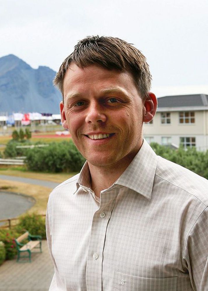 Tveir sjónvarpsþættir um framkvæmdir á Höfn voru teknir upp í sumar og sýndir á RÚV. Bæjarstjórinn segir mikið efni ósýnt og það geti bærinn nýtt til kynningar.
