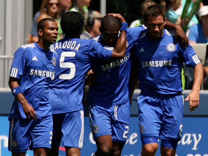 Leikmenn Chelsea fagna hér Daniel Sturridge.