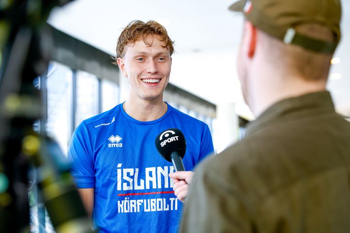 Hilmar Smári Henningsson var hress og kátur þegar hann hitti blaðamenn í gær.