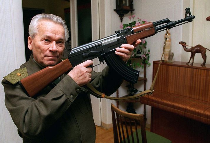 Mikhaíl Kalashníkov.