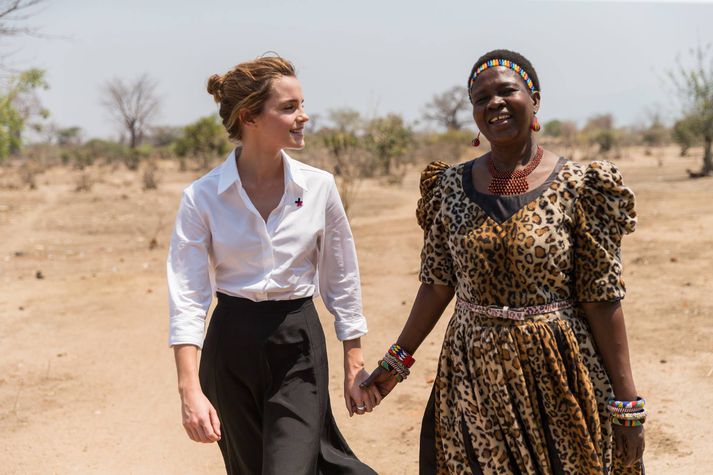 Emma Watson, velgjörðarsendiherra UN Women, ásamt Theresu Kachindamoto í Malaví.