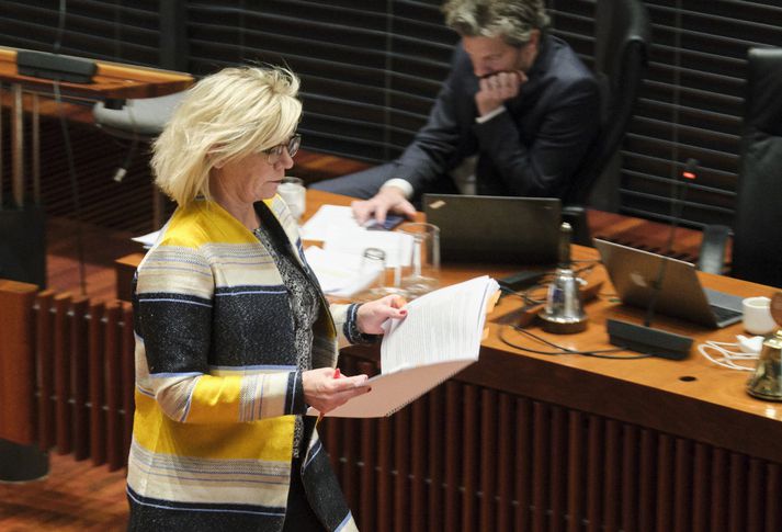 Vigdís hyggst ekki undirrita ársreikninginn. 