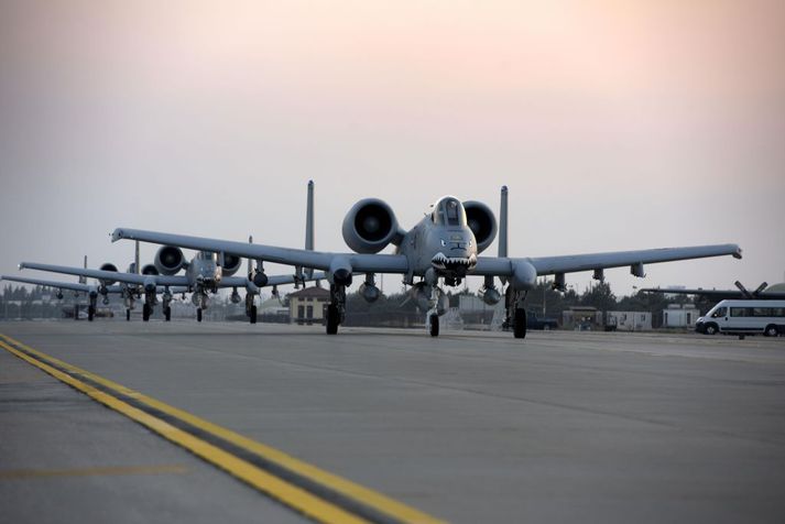 Þota af gerðinni A-10 Thunderbolt II hefur sig til lofts á Incirlik-flugvellinum. Vélin er í eigu Bandaríkjahers.