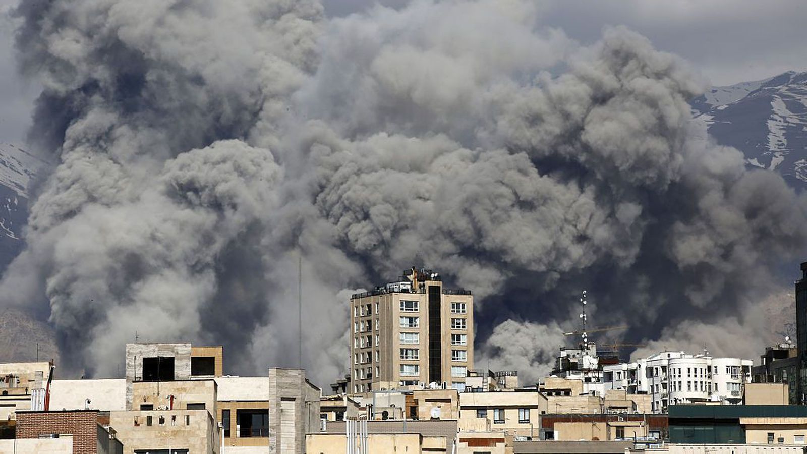 Ísrael gerir á­rásir á Tehran og Beirút og Íranir svara fyrir sig