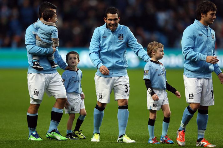 Carlos Tevez var í góðu skapi fyrir leikinn.