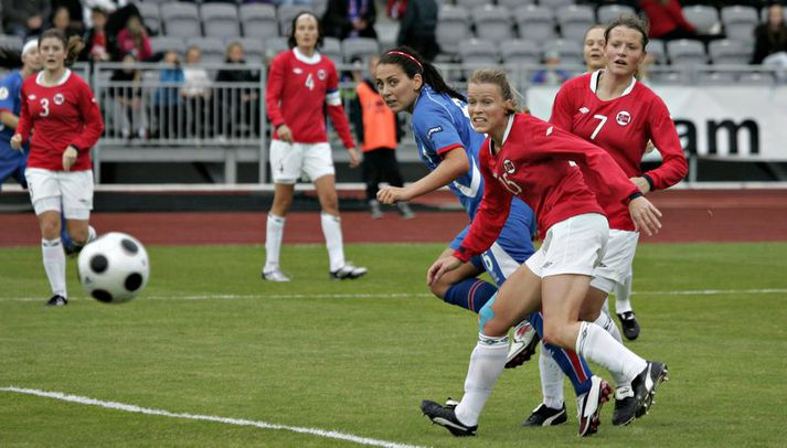 Úr leik Íslands og Noregs í fyrra.