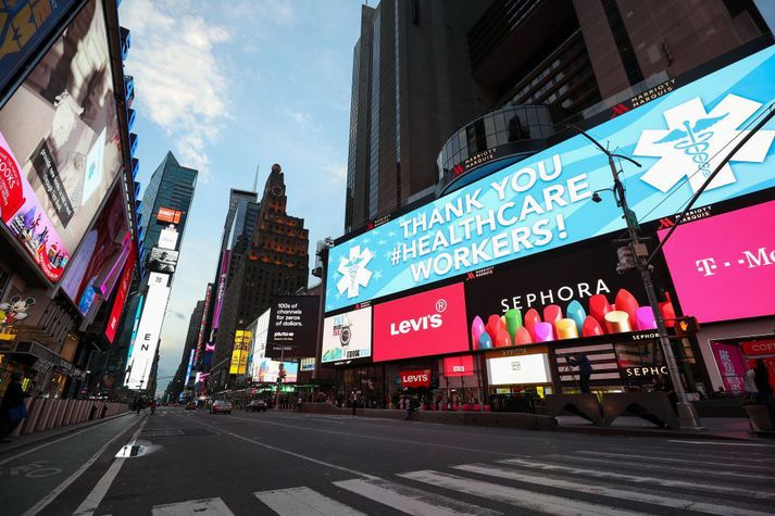 Frá Times Square í New York í gær, 20. mars. New York-ríki hefur farið verst út úr faraldri kórónuveiru af ríkjum Bandaríkjanna.