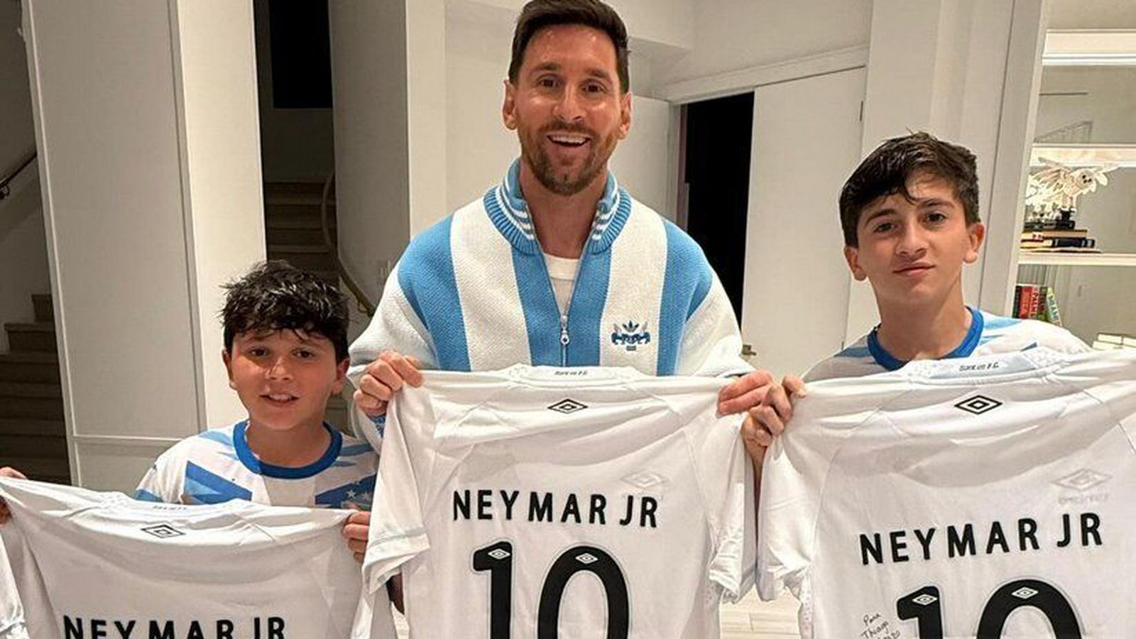 Neymar gaf sonum Messi Santos-treyju