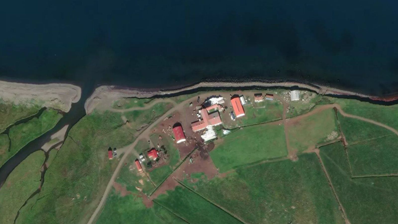 Allt til­tækt slökkvi­lið á Brimnesi