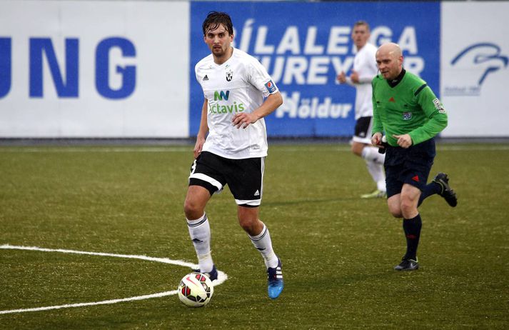 Bjarni Þór Viðarsson og félagar í FH eru komnir á topp deildarinnar.