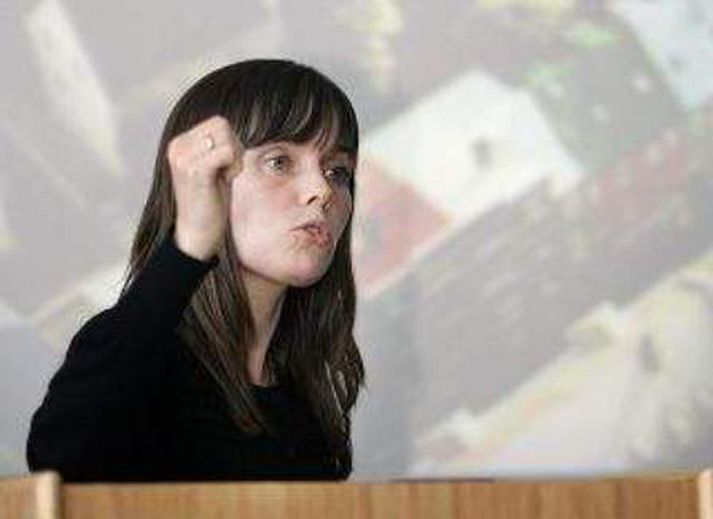 Katrín jakobsdóttir varaformaður VG ávarpaði flokksfélaga í gær. Hún segir góðan anda ríkja á fundinum.