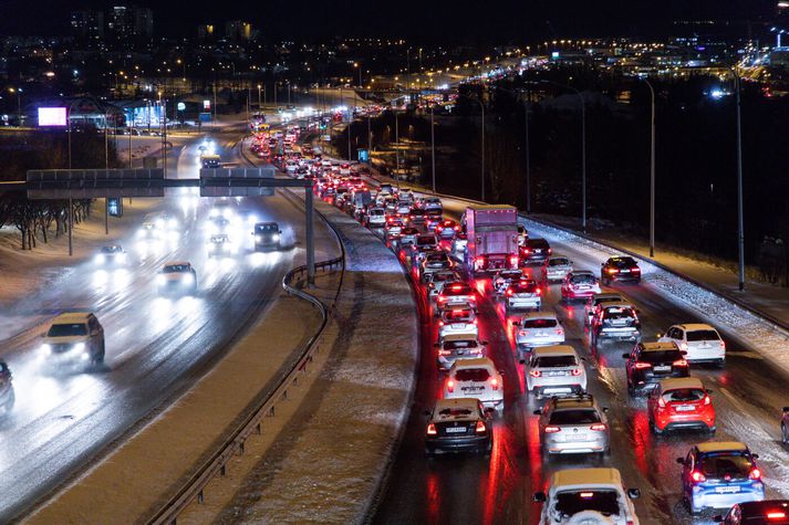 Unnið er að því að snjallvæða gatnalýsingu í Reykjavík.