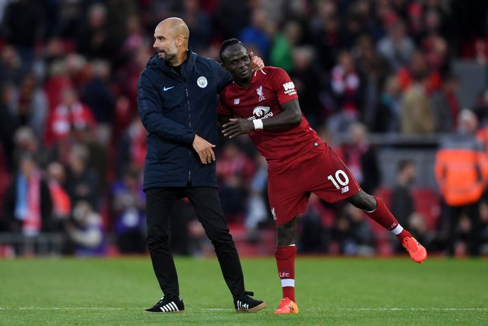 Pep Guardiola með Sadio Mane eftir leik Liverpool og Manchester City í fyrra.